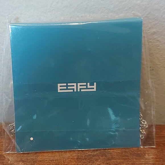 Effy Silver toned Necklace w/ Faux Emarald Round Pendant & Matching Earrings - Picture 6 of 6